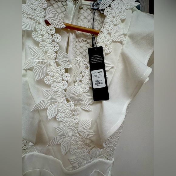 Brand new white elegant rehearsal dinner / pageant or wedding jumpsuit. - Picture 1 of 5